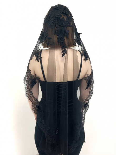KRISTINA scalloped lace trim veil in black