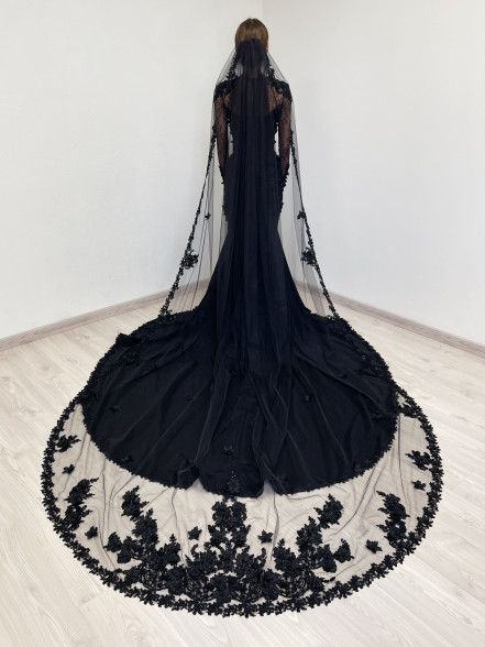 OLIVIA lace trim veil with 3D flowers